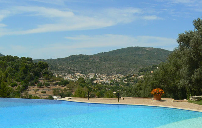La piscine de la villa Fleur-de-Lys à Majorque