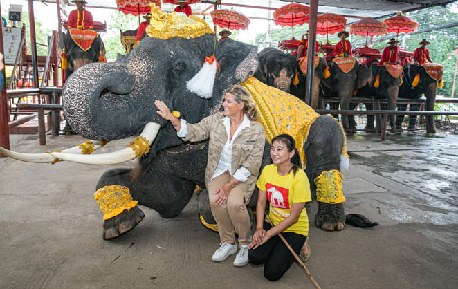 La princesse Léa de Belgique et un éléphant en Thaïlande