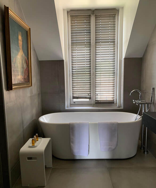 Une salle de bain des chambres d'hôtes KM41 en Sologne