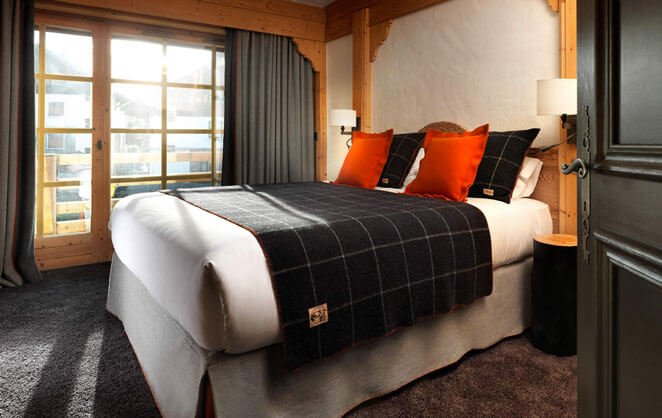 Une chambre de l'hôtel de luxe M de Megève dans les Alpes suisses
