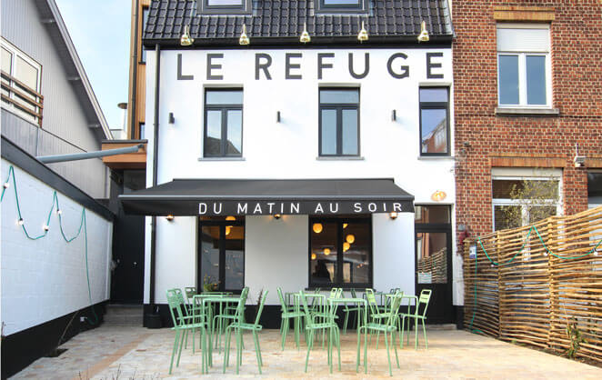 La façade du restaurant Le Refuge à Uccle, recommandé par Chloé Roose dans son guide culinaire Brussels Kitchen