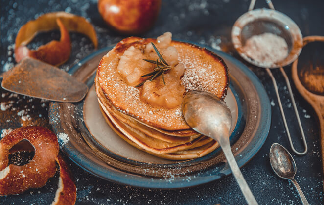 Des pancakes à la compote de pommes pour fêter la chandeleur