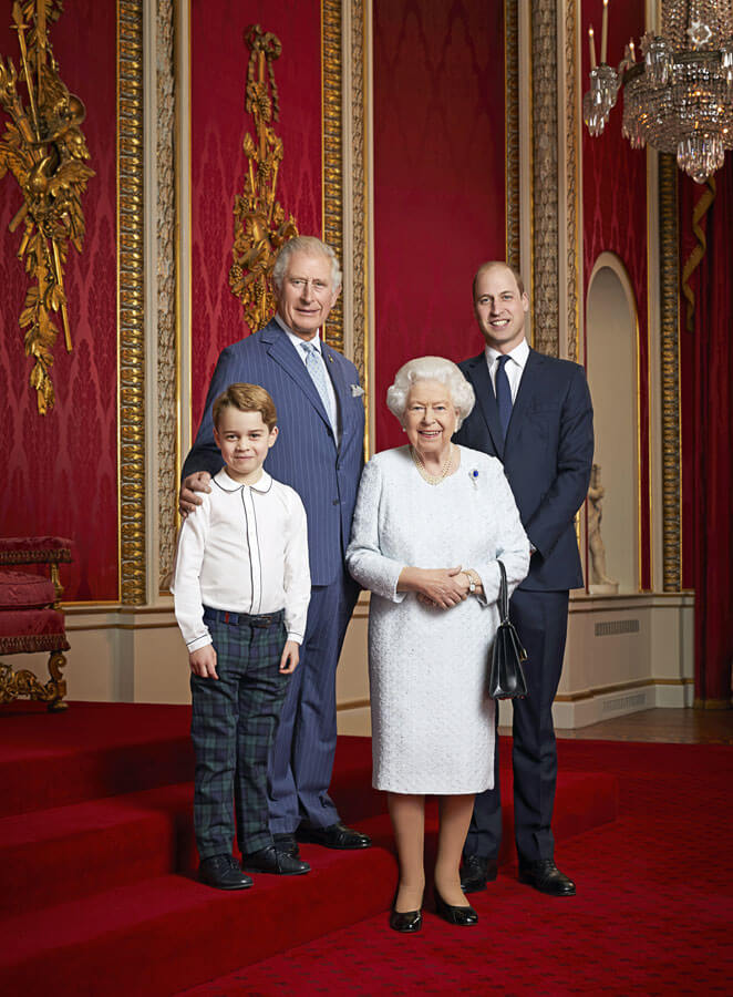 Le prince William d'Angleterre et son fils George en compagnie du prince Charles et de la reine Elizabeth
