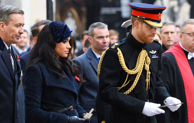 Meghan Markle, duchesse de Sussex, et son mari, le prince Harry, duc de Sussex, en grand uniforme.
