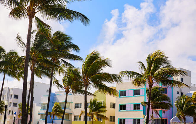 Des façades d'immeubles colorés à Miami Beach en Floride (USA)