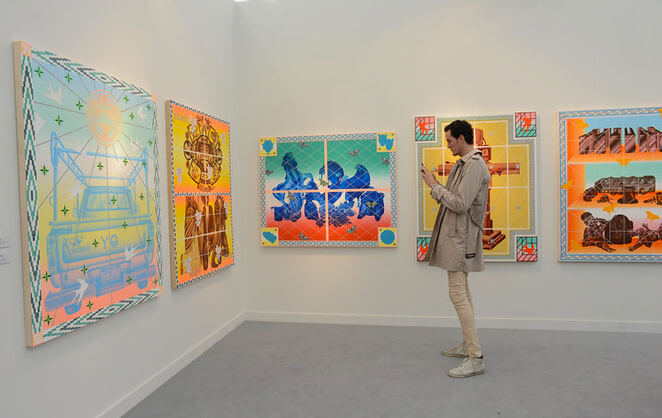 Un stand sur la foire d'art contemporain Frieze à Los Angeles