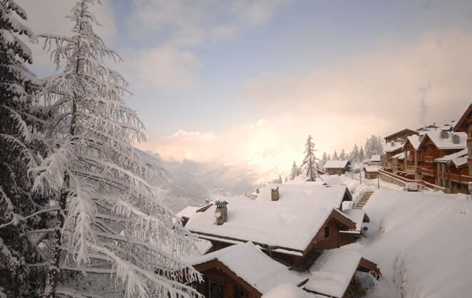 Le village de la station de sport d'hiver de Sainte Foy, dans les Alpes