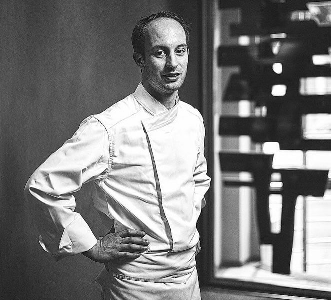 Portrait du chef du restaurant gastronomique Bruneau Maxime Maziers