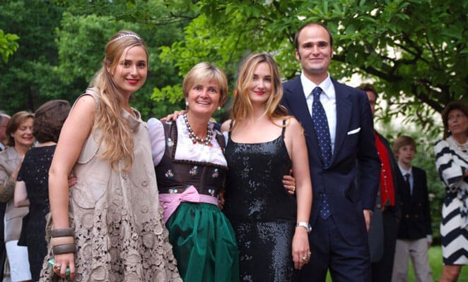 La princesse Gloria von Thurn und Taxis et ses enfants