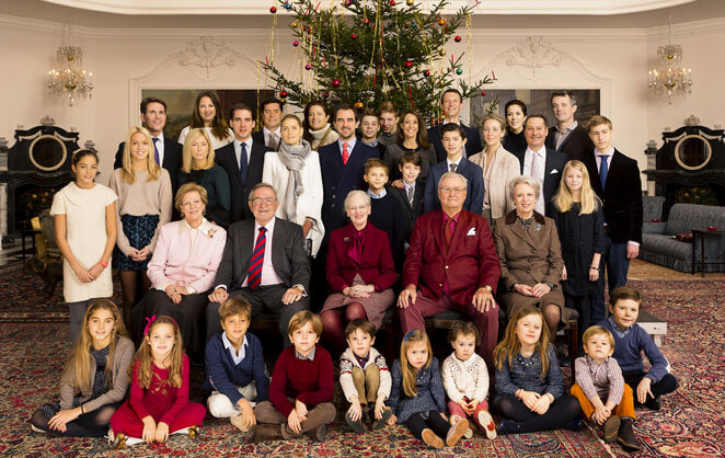 La famille royale de Danemark réunie autour de la reine Margrethe II