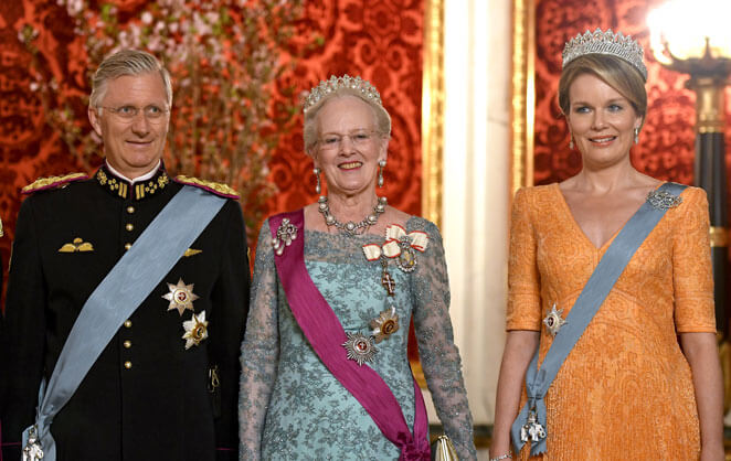 La reine Margethe entourée des souverains belges, le roi et la reine Philippe et Mathilde de Belgique