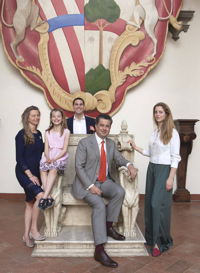 Le prince Duccio, fils du prince Filippo et de la princesse Giorgiana, avec ses enfants