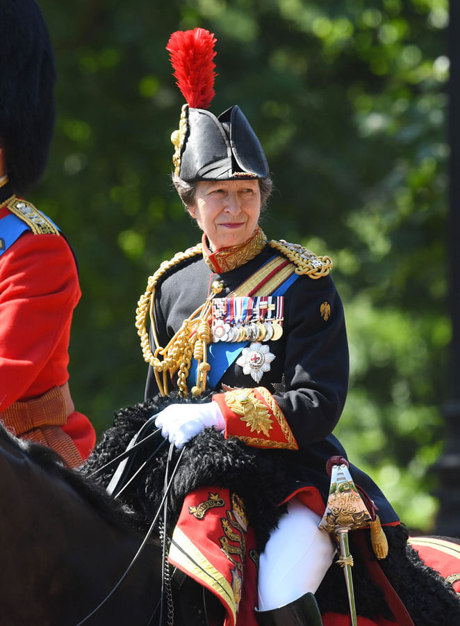La princesse Anne d'Angleterre en grand uniforme de maréchale en chef dans l'armée de l'air