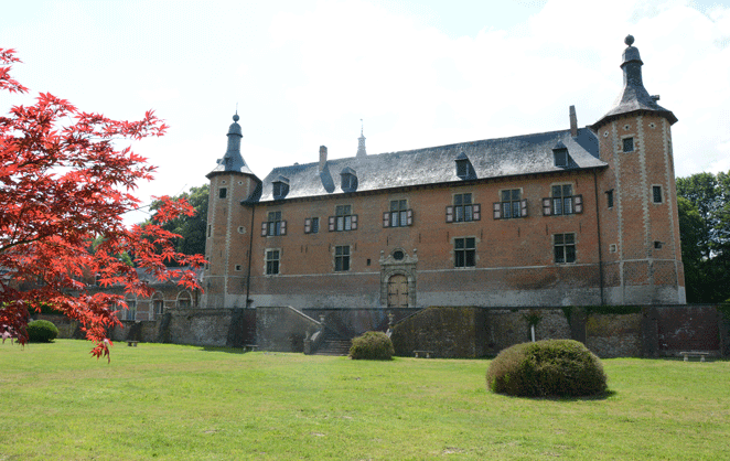 Le château de Rixensart, repris par la famille Merde, côté jardin