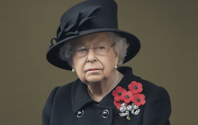 La reine Elisabeth II d'Angleterre en noir