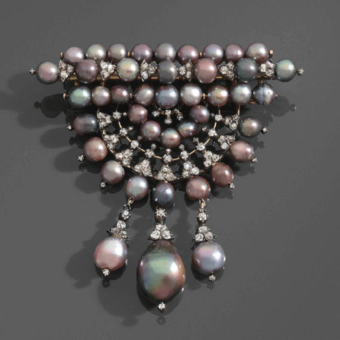 Les perles grises de la Baronne Marie-Hélène de Rothschild