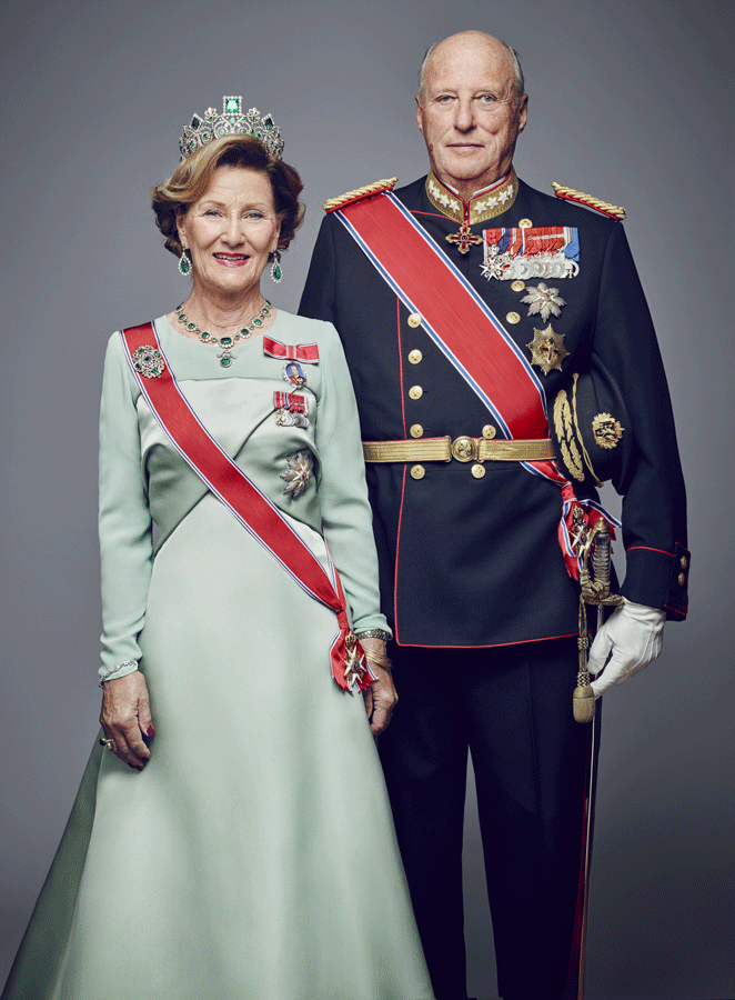 Portrait officiel du roi Harald et de la reine Sonja de Norvège