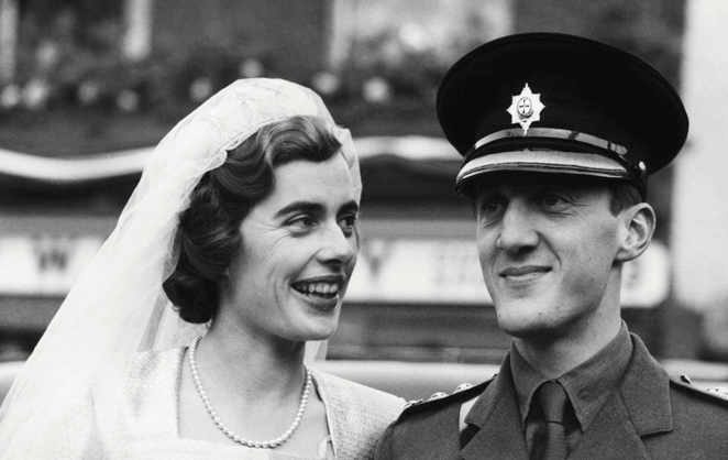 Lady Mountbatten lors de son mariage avec John Knatchbull, baron Brabourne