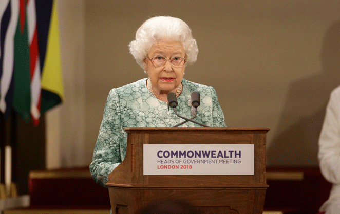 La reine Elizabeth II à la tribune du Commonwealth