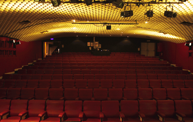 La salle du Théâtre de la Toison d'Or vide