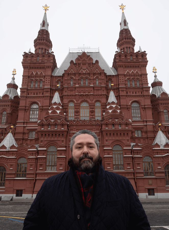 Portrait du grand-duc Georges de Russie sur la place Rouge à Moscou