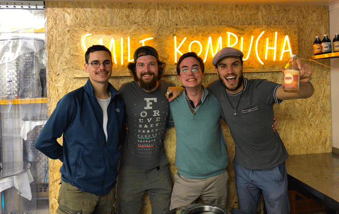 L'équipe de la brasserie bruxelloise artisanale Optimiste qui produit Smile Kombucha