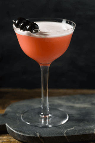 Un verre du cocktail Pink Lady à base de Tree3 Gin
