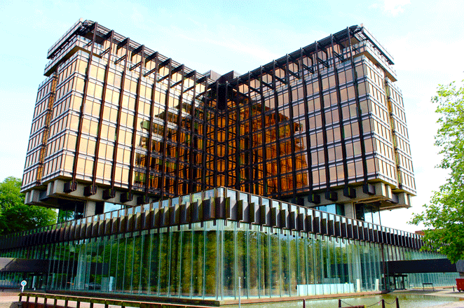 Le bâtiment d'architecture moderniste de la Royale Belge