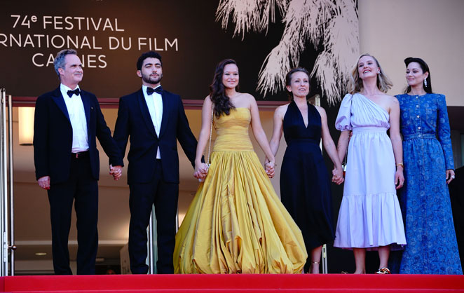 L'équipe du film documentaire Bigger Than Us à Cannes