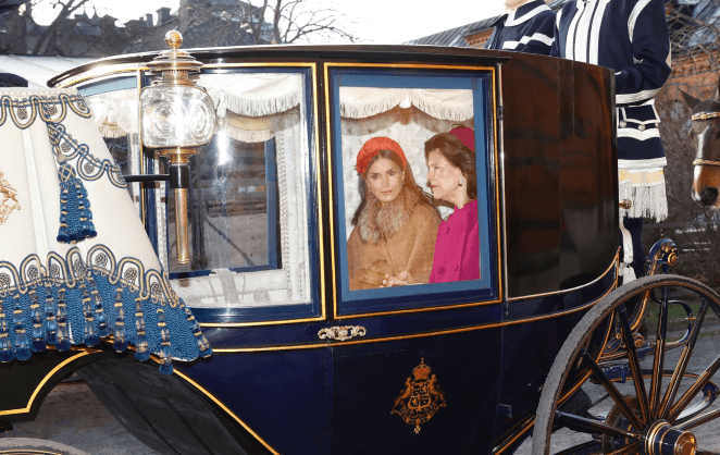 Le reine Sylvia de Suède et la reine Letizia d'Espagne en carrosse à Stockholme