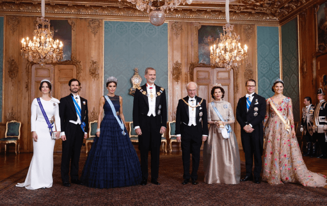 Le roi Felipe et la reine Letizia d'Espagne avec le roi Carl-Gustav et le reine Sylvia de Suède lors d'un dîner de gala à Stockolme