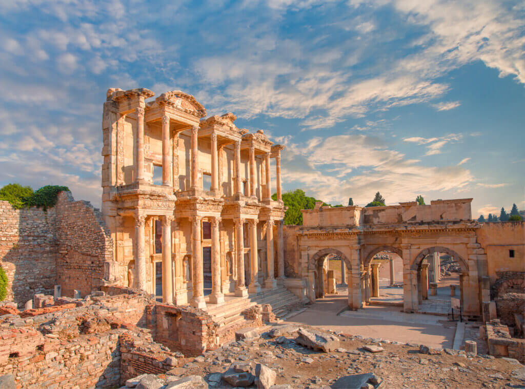 Les ruines de la bibliothèque de Celsus à Éphèse. © DR