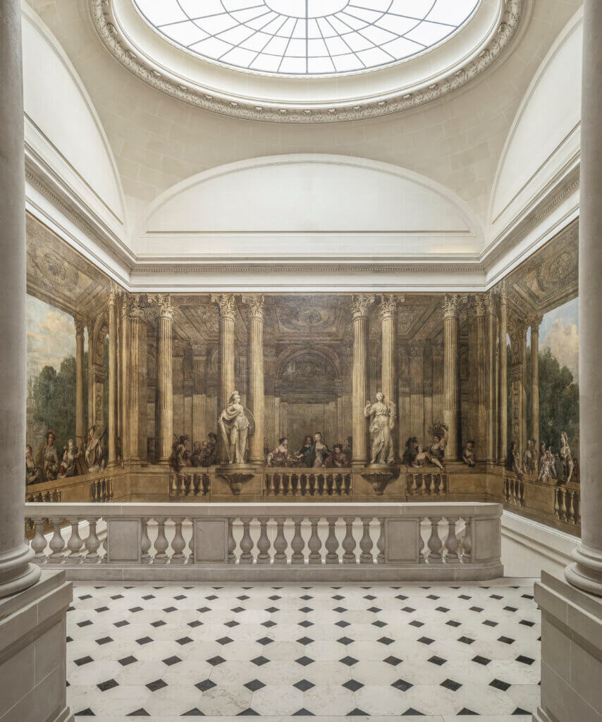 Les peintures murales du grand escalier, réalisés en 1748 par les Brunetti, proviennent de l'hôtel de Luynes. © DR