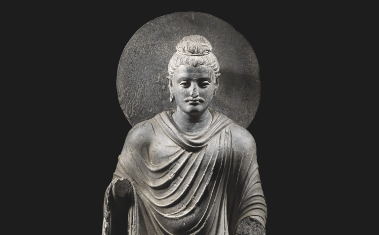 Bouddha du Gandhara iiie-ive siècle, 147,5 cm, estimée entre 500 000 - 700 000 € (détail). © DR