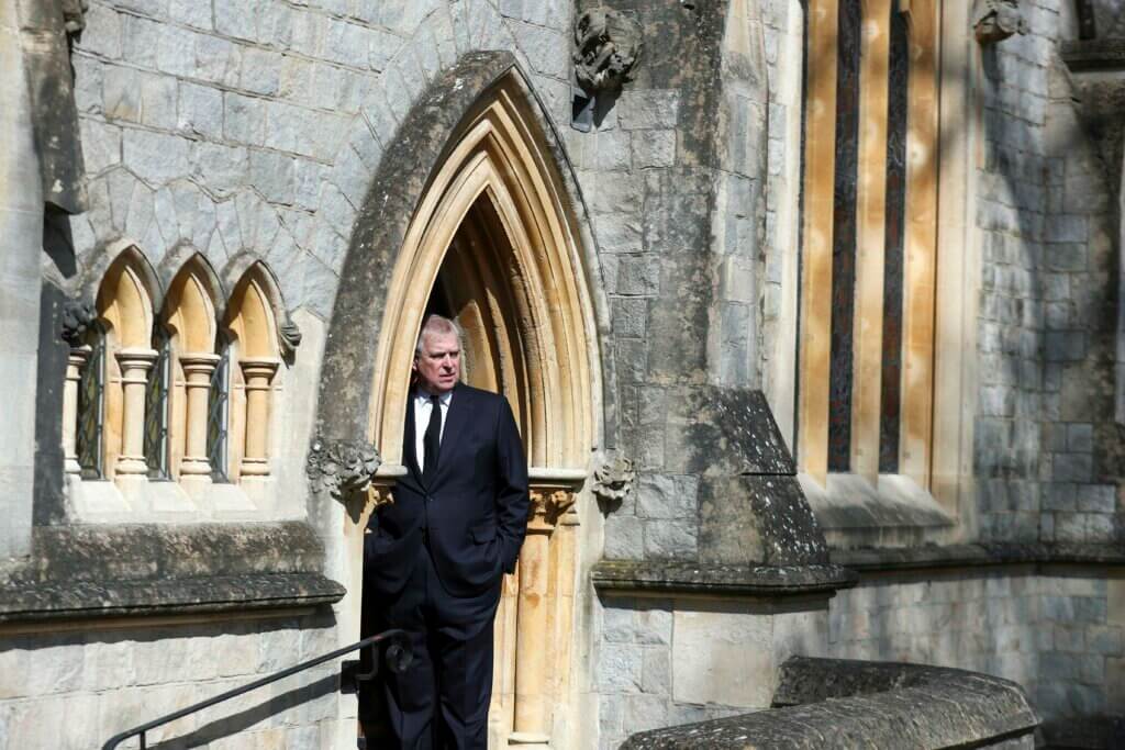 Le prince Andrew à la chapelle de Royal Lodge