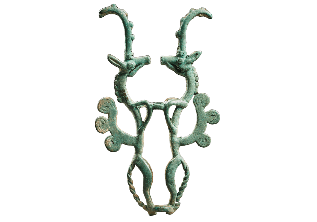 Brafa : Faîteau en bronze du Lorestan, Iran, ier millénaire av. J-C, présenté par la Galerie Kevorkian.
