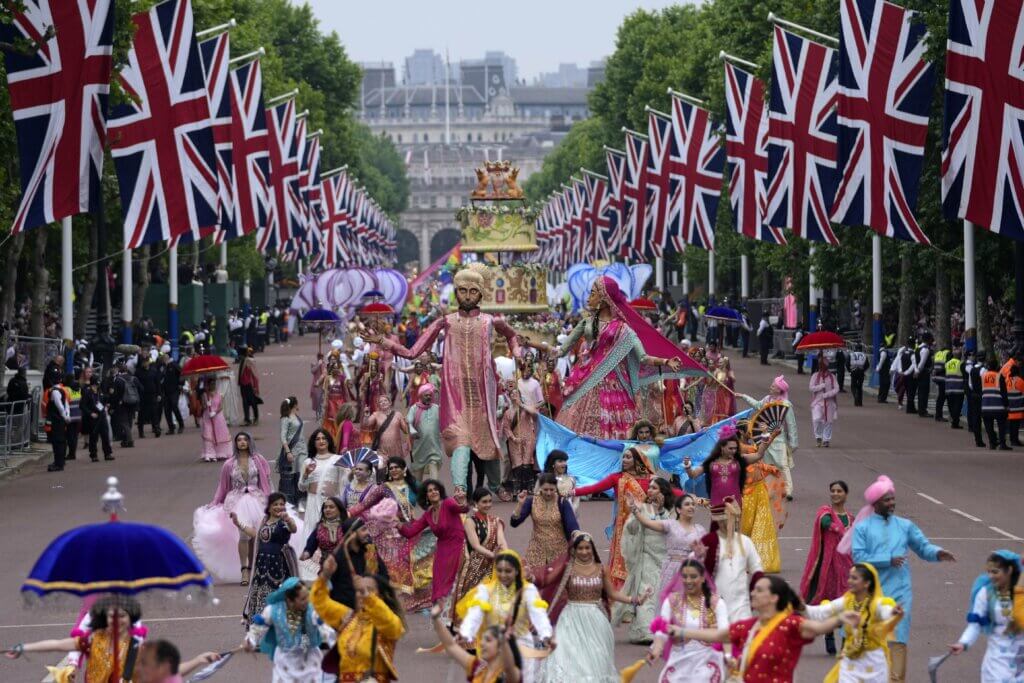Défilé carnavalesque sur le Mall de Londres pour le jubilé