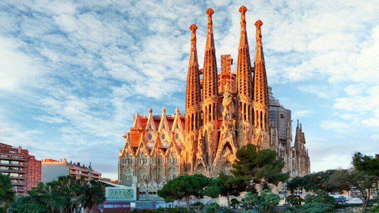 La basilique de la Sagrada Familia Ã  Barcelone. Le chef-d'oeuvre Antoni Gaudi est devenu un site du patrimoine mondial de l'UNESCO en 1984. Â© DR