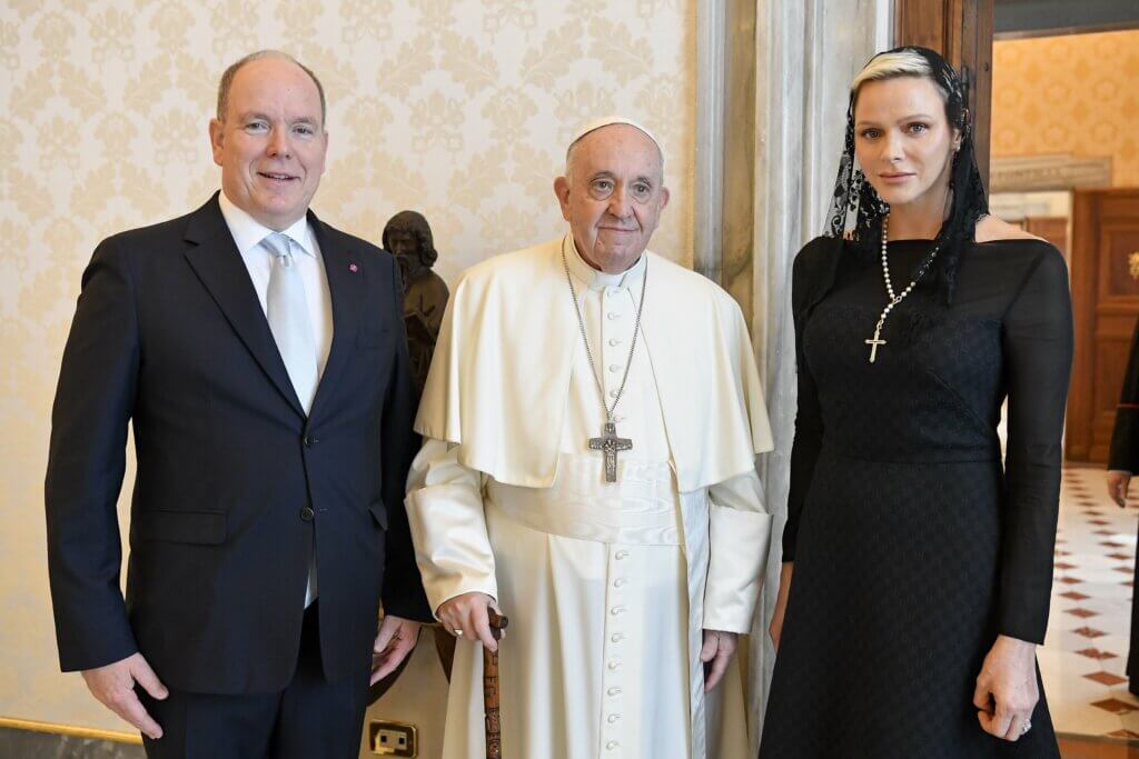 Les princes de Monaco avec le pape François