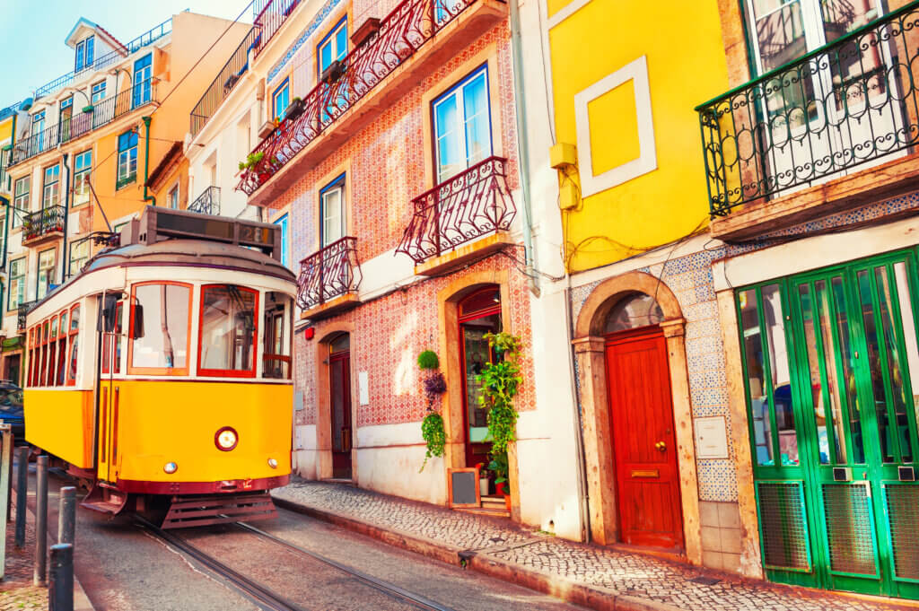 Les rues étroites de Lisbonne. © DR