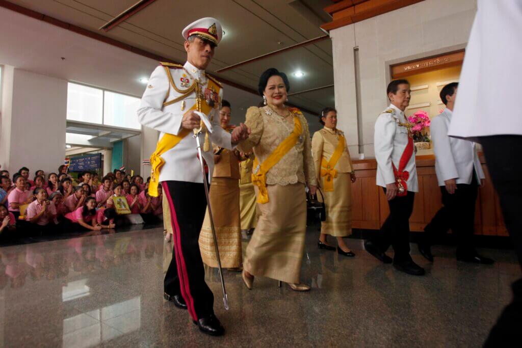 La reine Sirikit et Vajiralongkorn