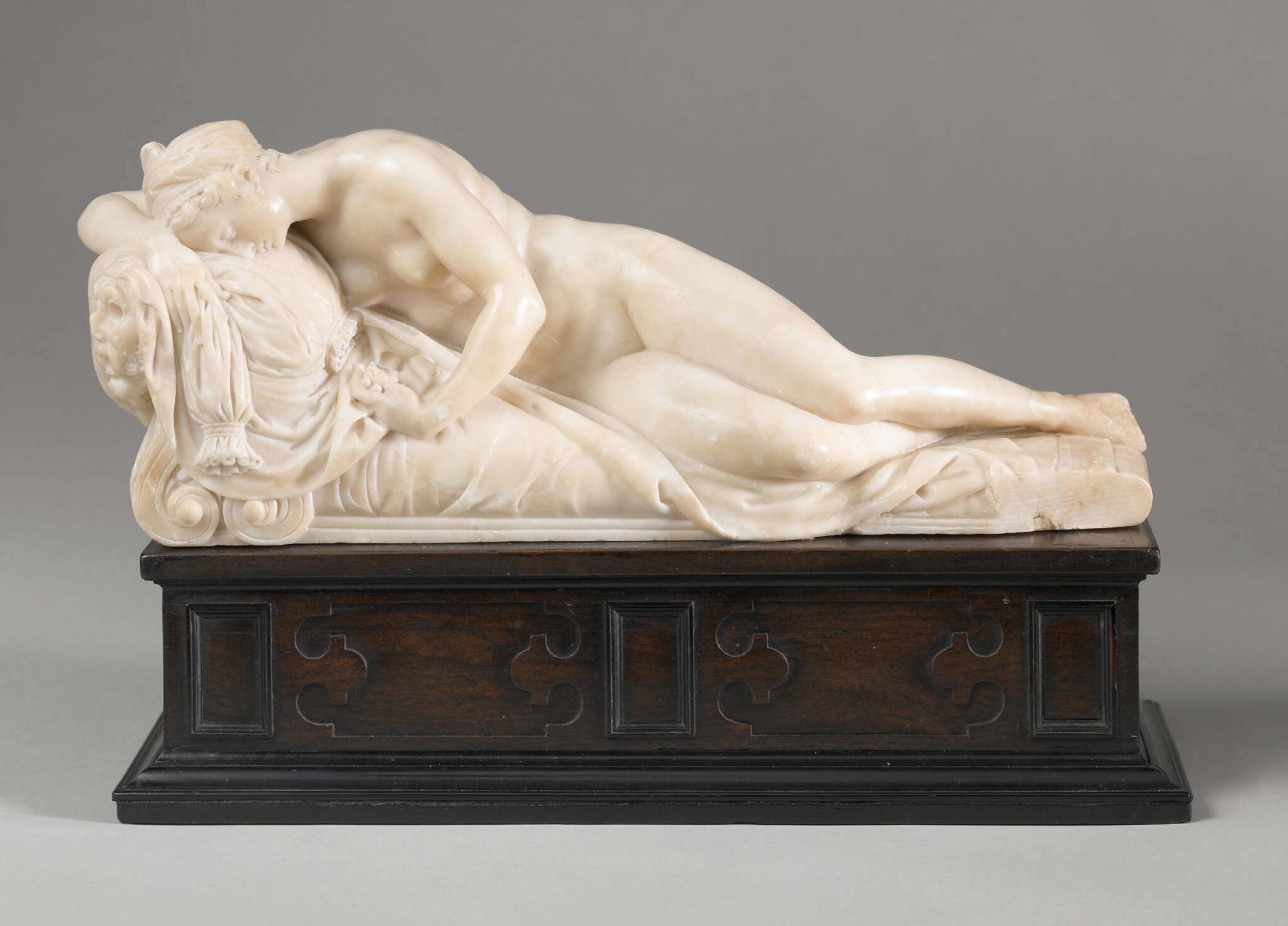 Guillaume van den Broecke (1530–1580), Nymphe endormie, ca. 1560, albâtre, 12,4 cm x 32,3 cm x 11,1 cm.